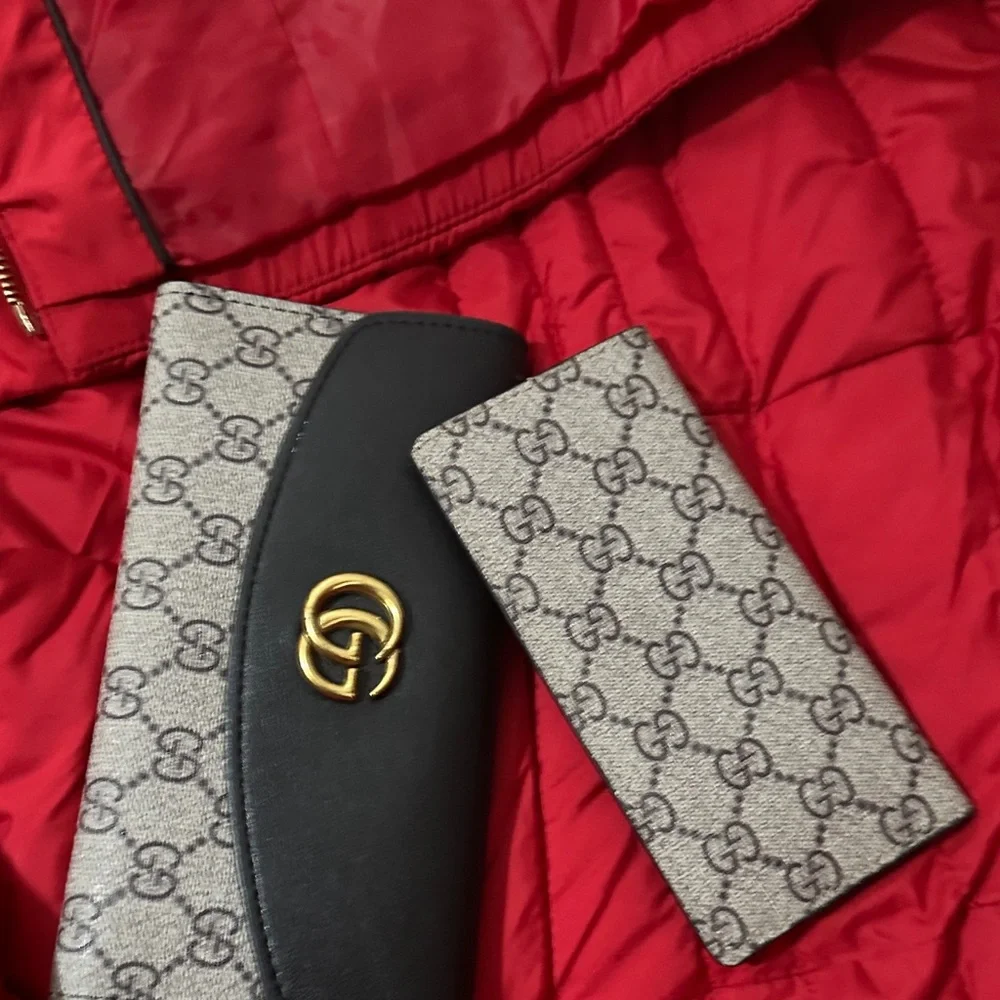 Gucci Black and Beige GG Continental Wallet - Picture 4 of 4